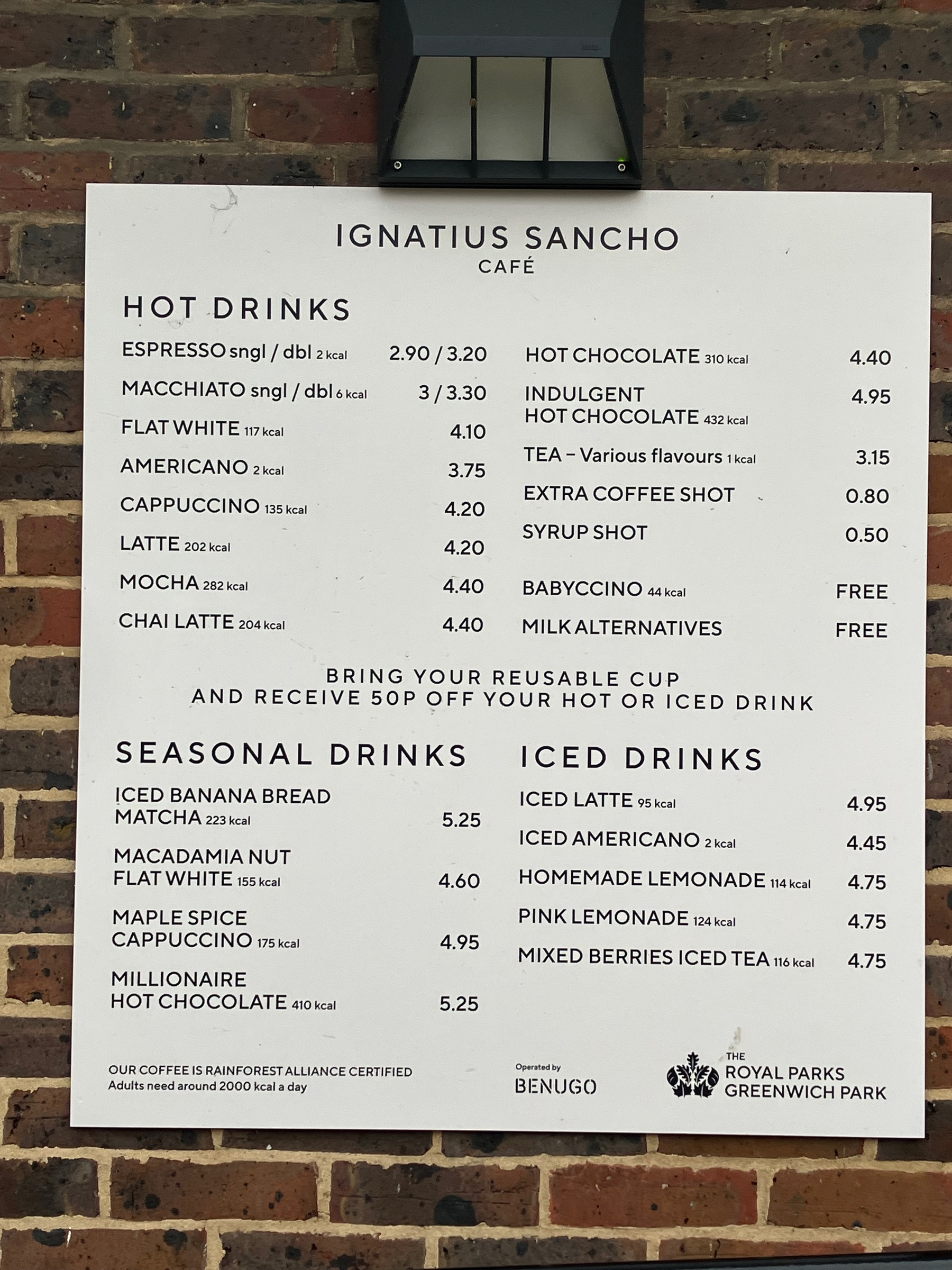 Ignatius Sancho Café 墙上的英文饮品菜单