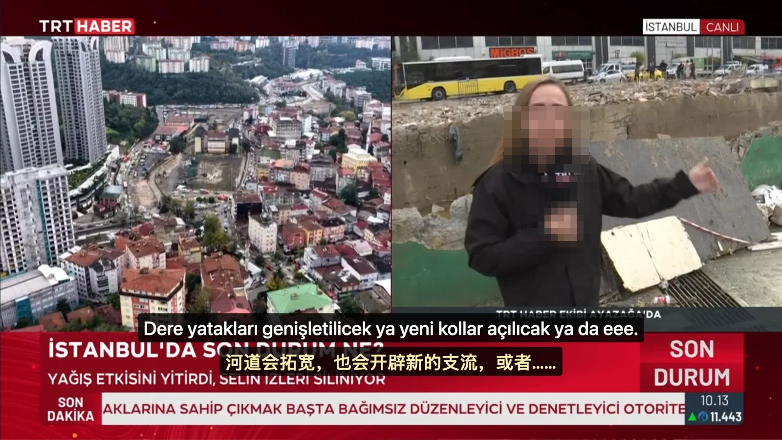 TRT-Haber-Live-Übertragung mit einem Vor-Ort-Bericht aus Istanbul und Nachrichtenticker, mit zweisprachigen Untertiteln am unteren Rand: türkisches Original ‚Dere yatakları genişletilicek ya yeni kollar açılıcak ya da eee.‘ und chinesische Übersetzung ‚Flussbetten werden verbreitert, neue Flussarme werden angelegt oder...‘